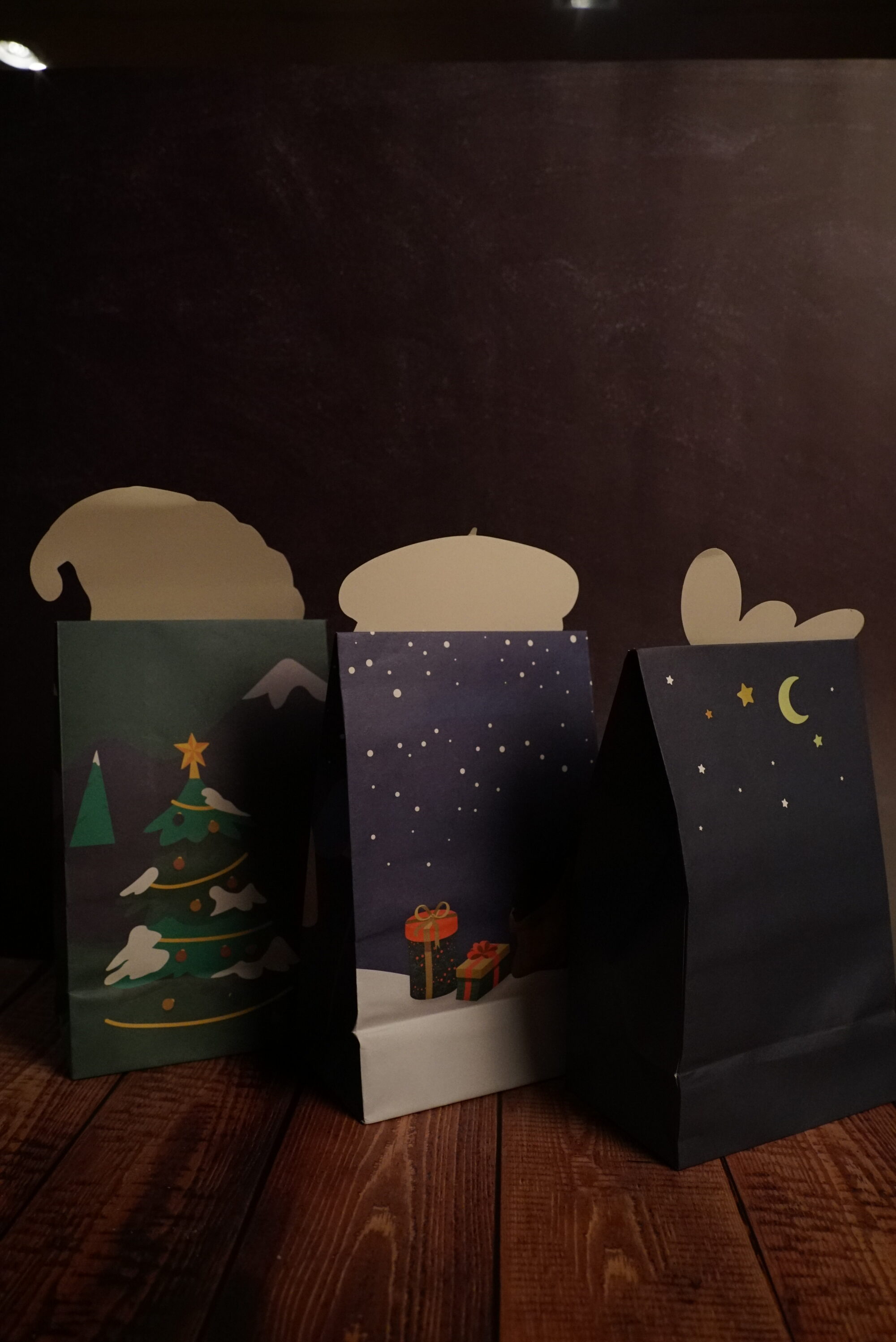 Opari-poltsa – Olentzero, Mari Domingi eta astoa | Bolsas de papel de regalo – Olentzero, Mari Domingi y Burro